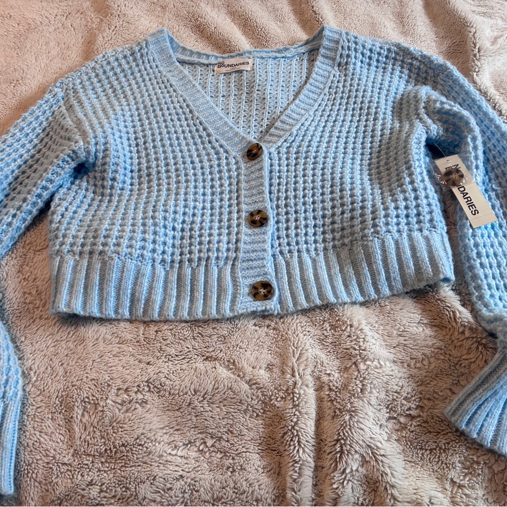 (New)NO BOUNDARIES CARDIGAN CROPPED-LARGE - Picture 3 of 9
